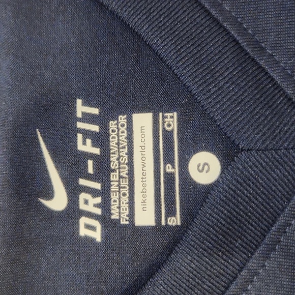 Nike girls tshirt, size small - Picture 3 of 5